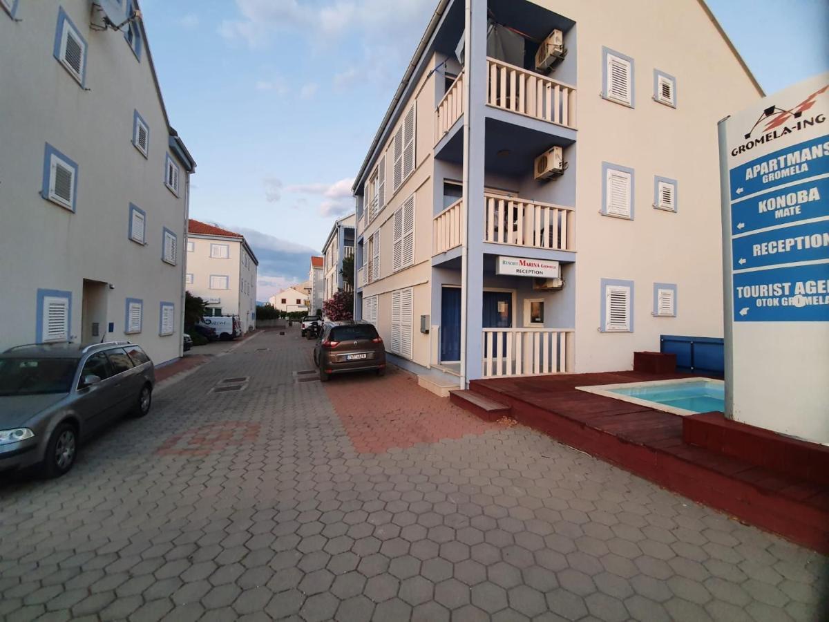 Aparthotel Marina Gromela Mirce Eksteriør billede